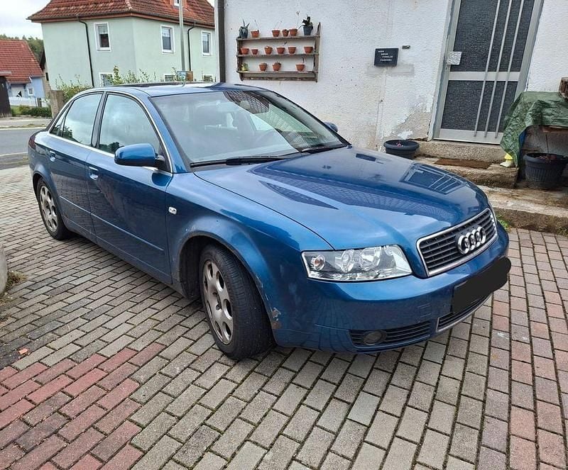 Blau Gebraucht 2004 Audi A4 Limousine | 800 € (Superpreis) - Bild 1/4