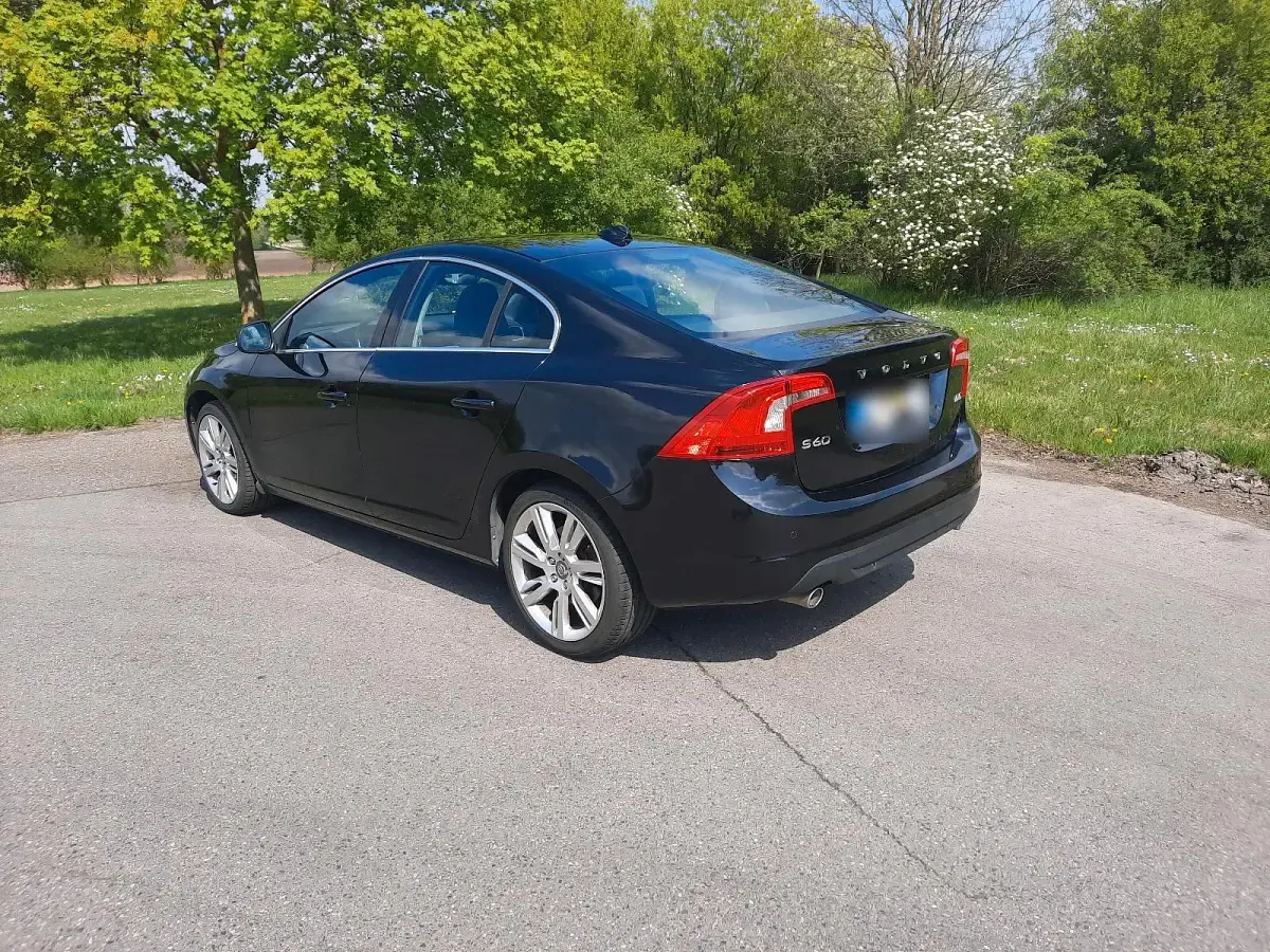 Usata Volvo S60 215 CV (158 kW) 2012 Nero Berlina