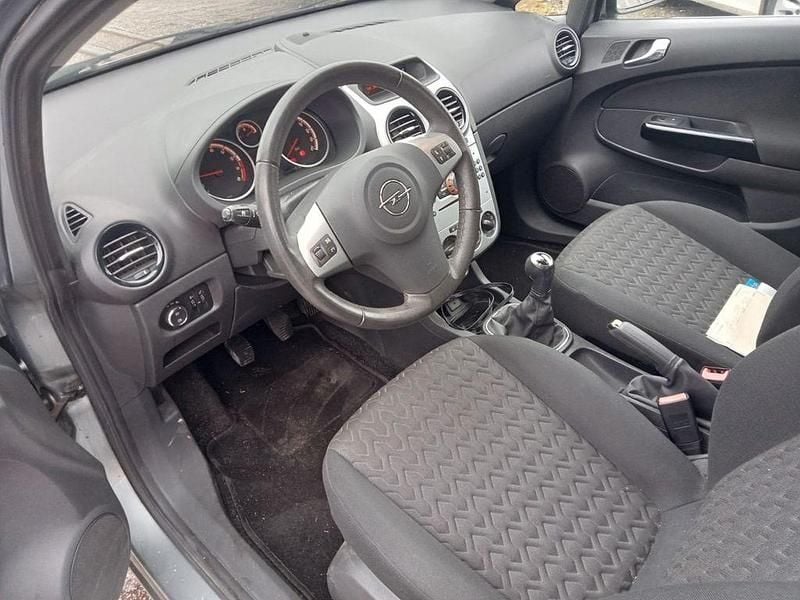 Gebraucht Opel Corsa Active 86 PS (63 kW) 2013 Silber Kleinwagen