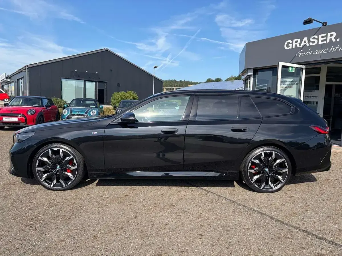 Gebraucht BMW 520 M Sport 197 PS (144 kW) 2024 Schwarz Kombi