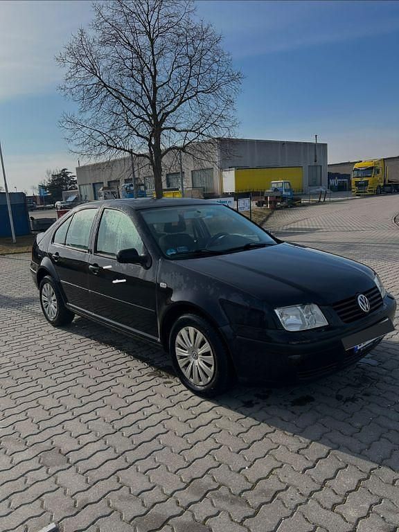 Gebraucht VW Bora Edition 75 PS (55 kW) 2000 Schwarz Limousine