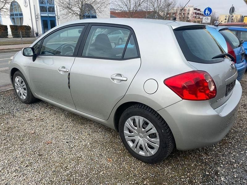 Gebraucht Toyota Auris 97 PS (71 kW) 2007 Silber Kleinwagen