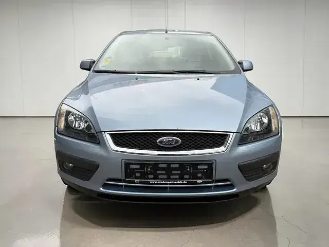 Usata Ford Focus Sport 146 CV (107 kW) 2005 Blu Berlina