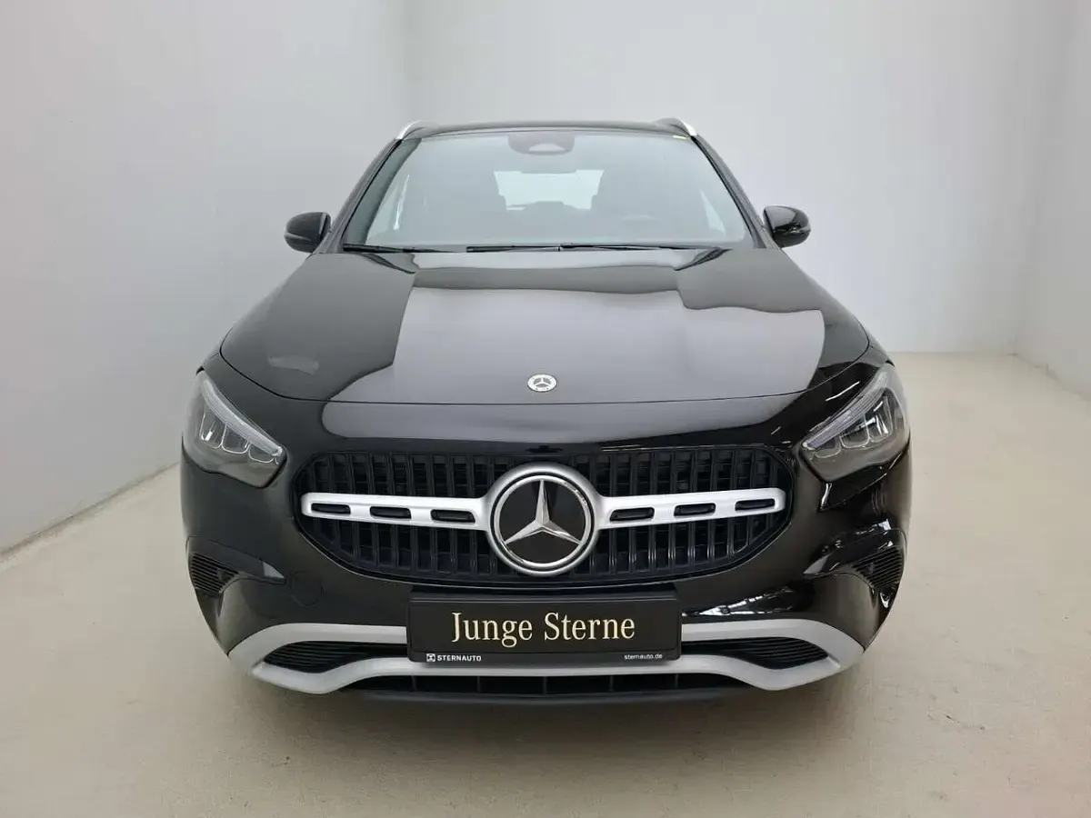 Gebraucht Mercedes GLA200 163 PS (119 kW) 2024 Unilack nachtschwarz SUV