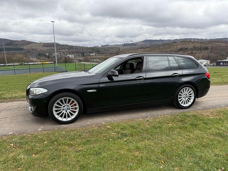 Gebraucht BMW 530 Shadowline 258 PS (189 kW) 2011 Schwarz Kombi