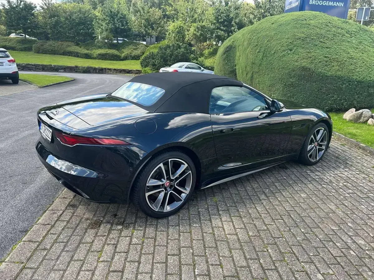 Gebraucht Jaguar F-Type R-Dynamic 300 PS (220 kW) 2021 Schwarz Cabrio