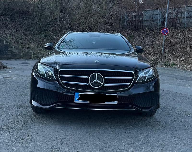 Gebraucht Mercedes E220 194 PS (142 kW) 2019 Schwarz Limousine
