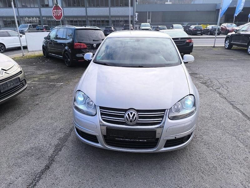 Gebraucht VW Jetta Highline 140 PS (102 kW) 2010 Silber Limousine