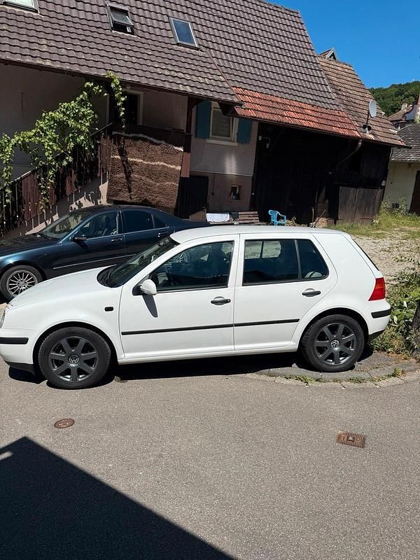 Weiß Gebraucht 1998 VW Golf IV Kleinwagen | 2.800 € (Fairer Preis) - Bild 1/2