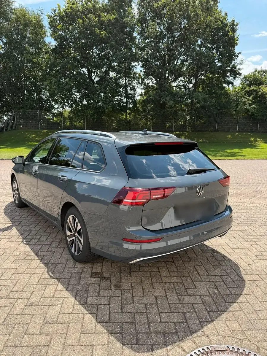 Gebraucht VW Golf VIII 150 PS (110 kW) 2026 Grau Kombi