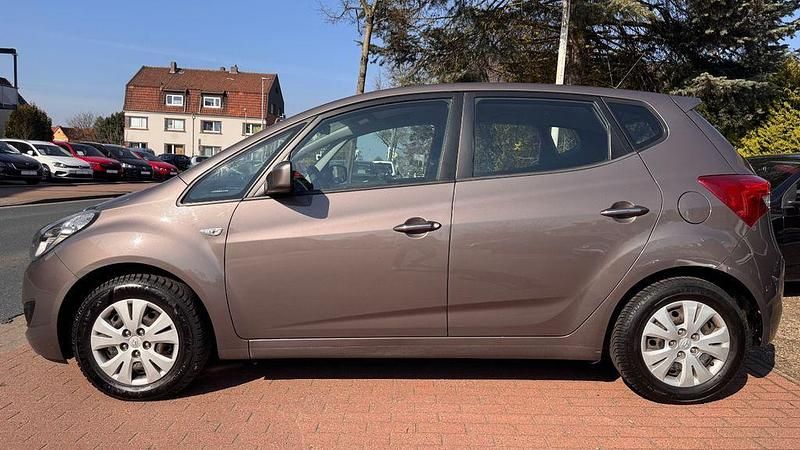 Gebraucht Hyundai ix20 90 PS (66 kW) 2012 Braun Kleinwagen