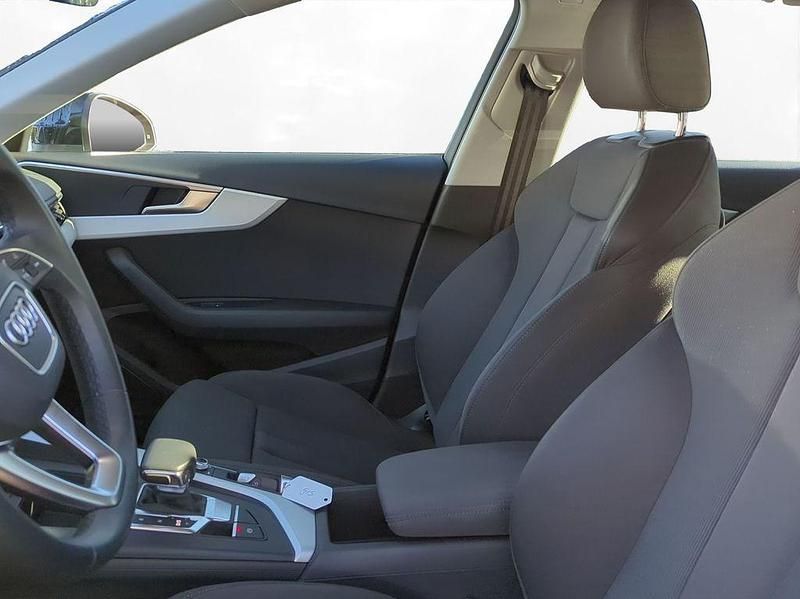 Gebraucht Audi A4 S-Line 204 PS (150 kW) 2023 Mythosschwarz metallic Kombi