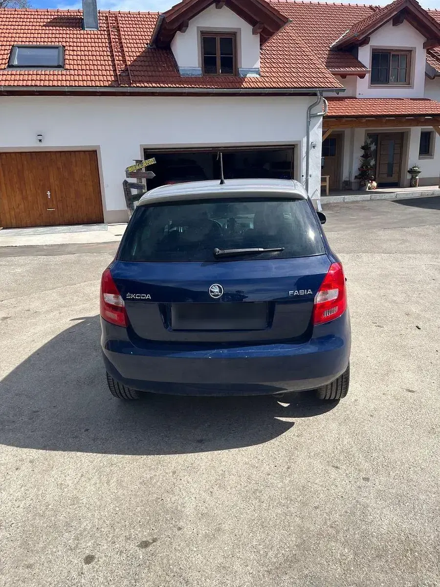Gebraucht Skoda Fabia Active 86 PS (63 kW) 2013 Blau Kleinwagen