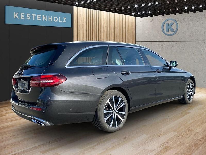 Gebraucht Mercedes E300 Avantgarde 306 PS (225 kW) 2020 Lack graphitgrau Kombi