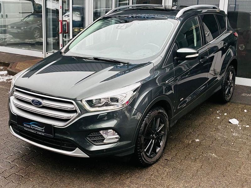 Gebraucht Ford Kuga Titanium 179 PS (131 kW) 2017 Grau SUV