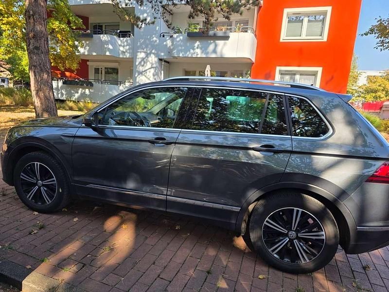 Gebraucht VW Tiguan Sound 150 PS (110 kW) 2017 Grau SUV