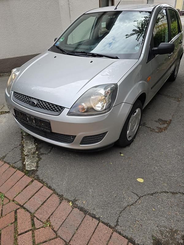 Silber Gebraucht 2006 Ford Fiesta Kleinwagen | 1.950 € - Bild 1/4
