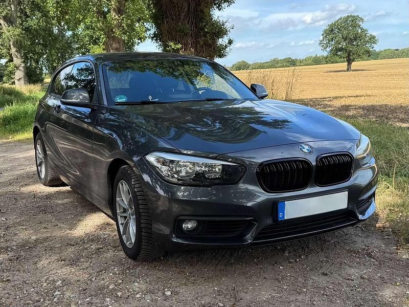 Gebraucht BMW 118 Advantage 177 PS (130 kW) 2016 Grau Kleinwagen