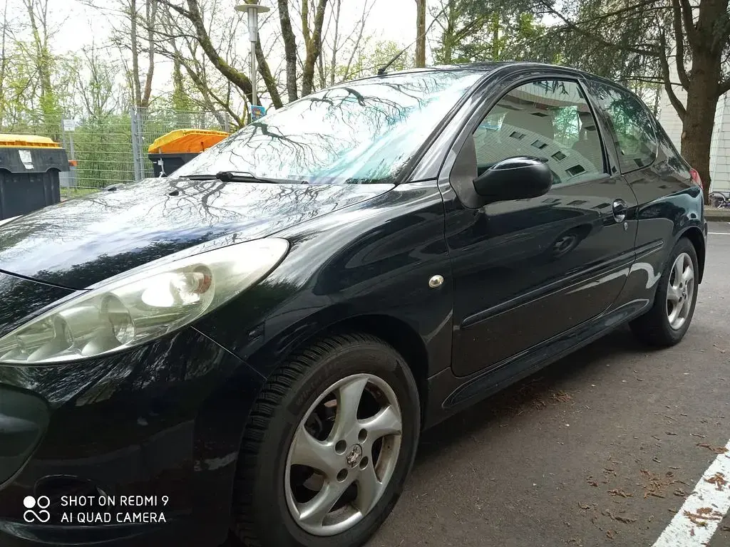 Gebraucht Peugeot 206+ 75 PS (55 kW) 2010 Schwarz Kleinwagen