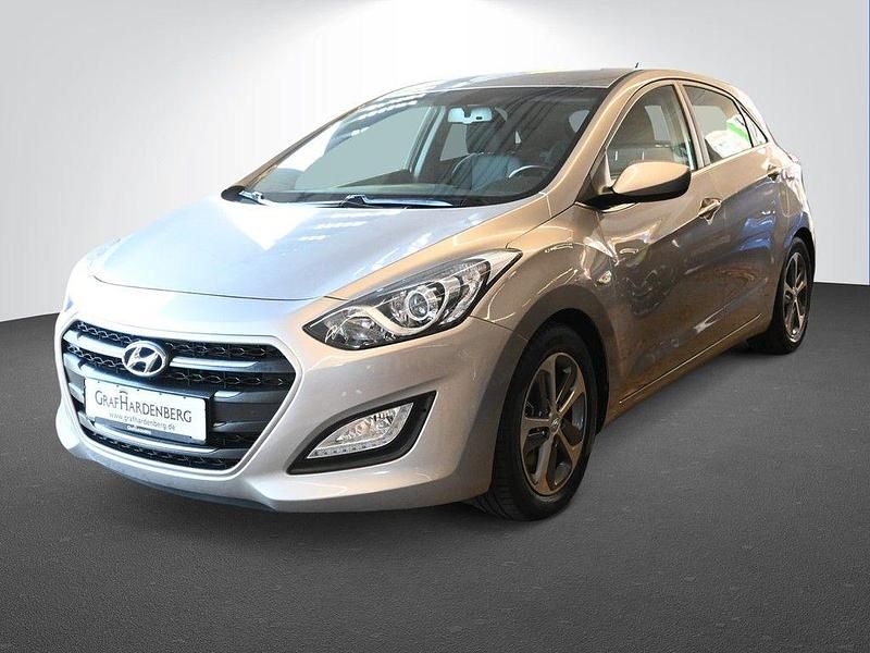 Gelb Gebraucht 2016 Hyundai i30 Trend Limousine | 9.780 € (Fairer Preis) - Bild 1/4