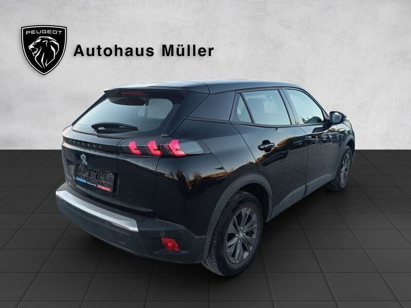 Gebraucht Peugeot e-2008 Active 100 kW (136 PS) 2021 Schwarz SUV