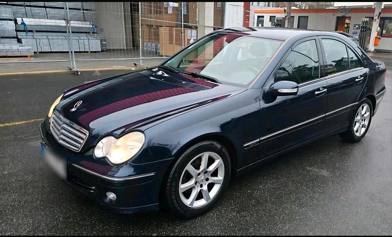Gebraucht Mercedes C180 143 PS (105 kW) 2005 Andere farben Limousine