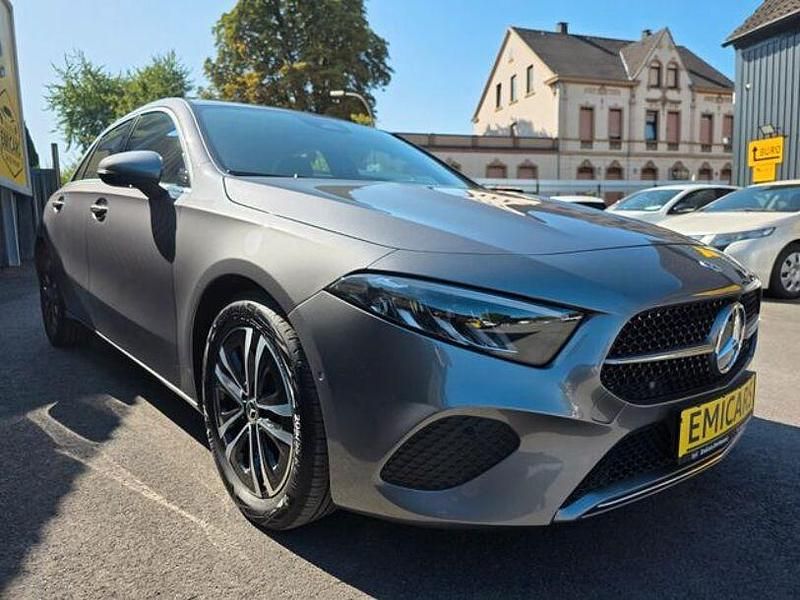 Gebraucht Mercedes A200 Progressive 163 PS (119 kW) 2024 Grau Limousine