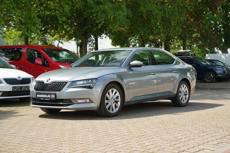 Business grau metallic Gebraucht 2015 Skoda Superb Style Limousine | 12.889 € (Fairer Preis) - Bild 1/4