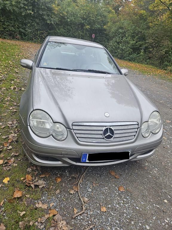 Silber Gebraucht 2007 Mercedes C230 Coupé | 1.950 € - Bild 1/4