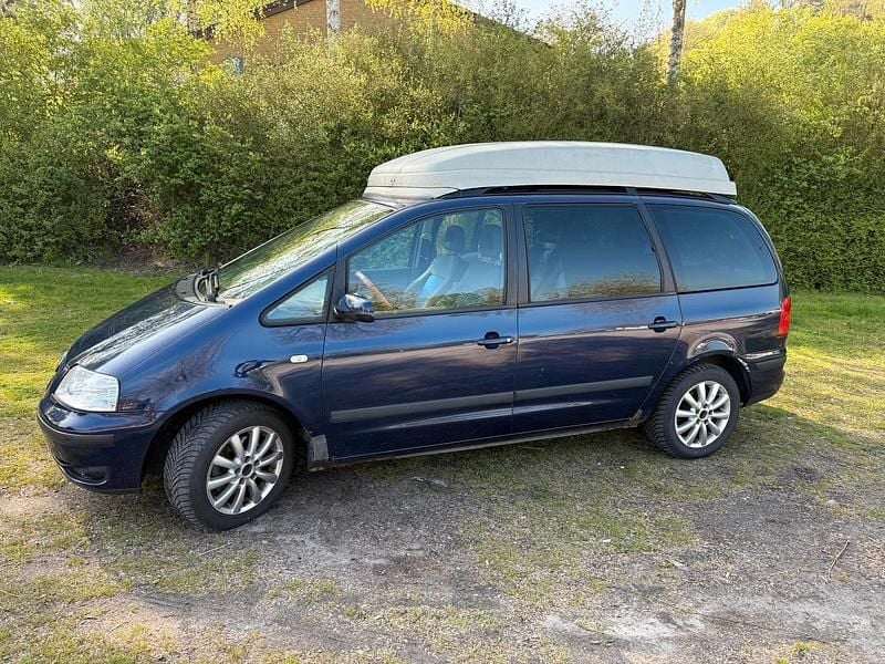 Second-hand VW Sharan 131 CP (96 kW) 2003 Albastru Monovolum