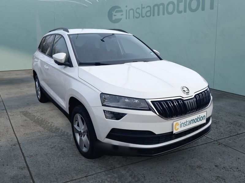 Weiß Gebraucht 2021 Skoda Karoq Style SUV | 26.088 € (Etwas zu teuer) - Bild 1/4