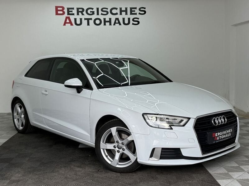 Weiß Gebraucht 2017 Audi A3 Sport Limousine | 15.500 € (Superpreis) - Bild 1/4
