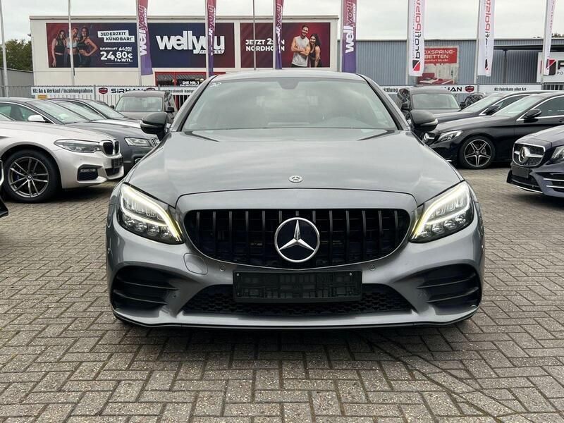 Grau Gebraucht 2018 Mercedes C180 AMG Coupé | 20.400 € (Fairer Preis) - Bild 1/4