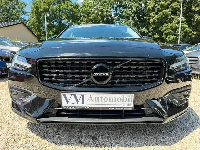 Gebraucht Volvo V60 Inscription 197 PS (144 kW) 2021 Schwarz Kombi