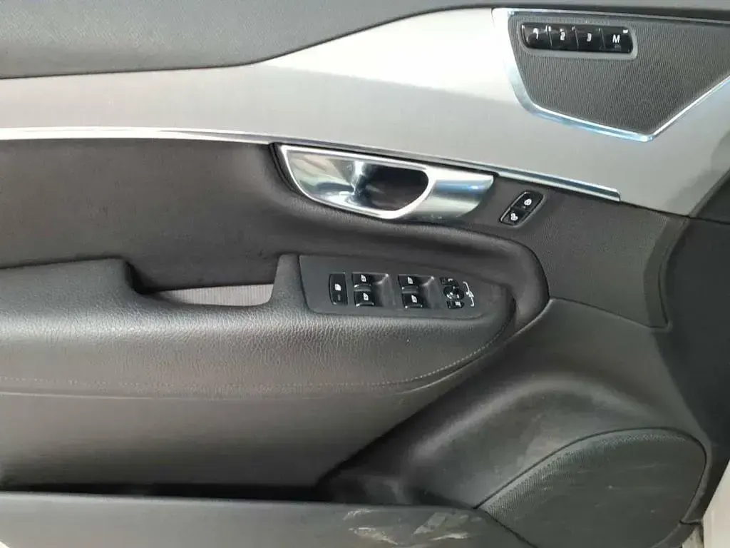 Używany Volvo XC90 303 KM (222 kW) 2021 Biały SUV
