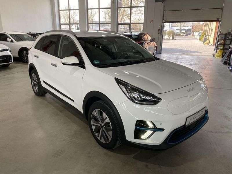 Gebraucht Kia e-Niro Spirit 150 kW (204 PS) 2022 (ud) schneeweiã SUV