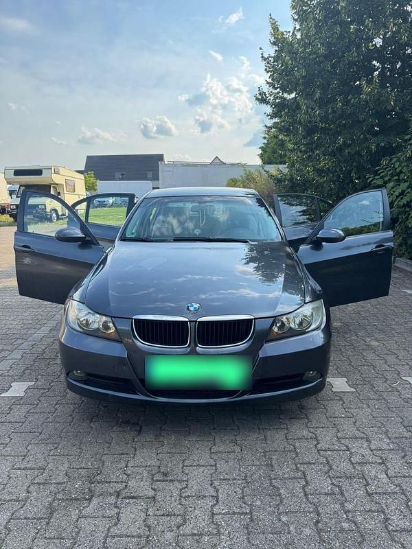 Gebraucht BMW 320 150 PS (110 kW) 2007 Grau Limousine