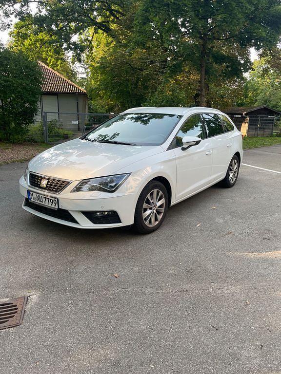 Weiß Gebraucht 2018 Seat Leon ST Style Kombi | 15.900 € (Etwas zu teuer) - Bild 1/4
