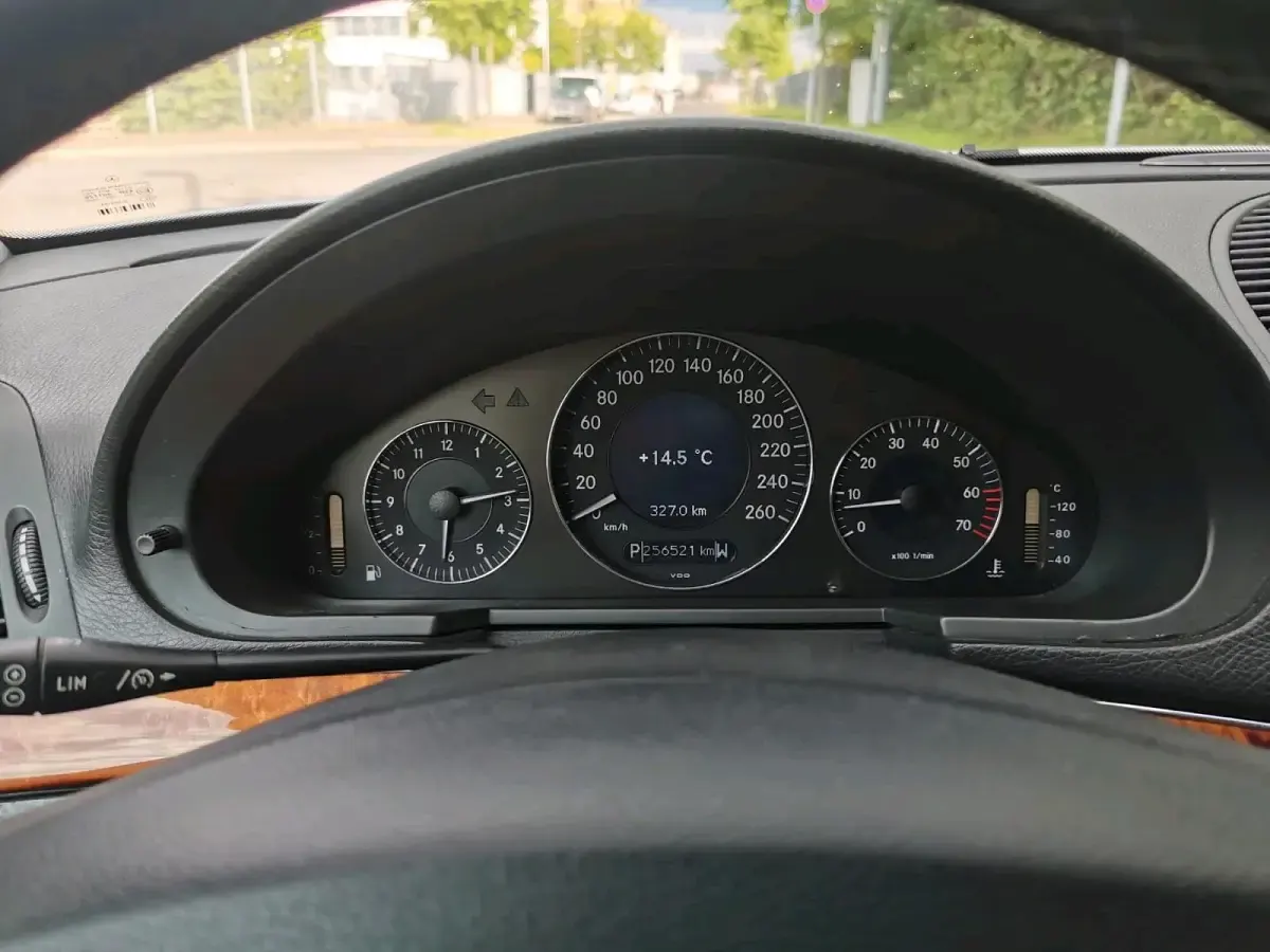 Gebraucht Mercedes E320 233 PS (171 kW) 2003 Silber Kombi