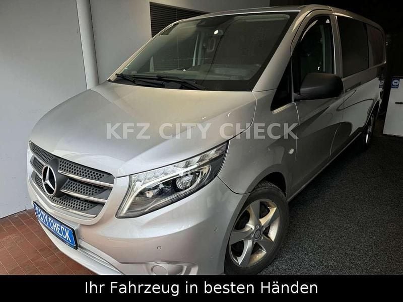 Silber Gebraucht 2017 Mercedes Vito Van / Kleinbus | 21.500 € - Bild 1/4