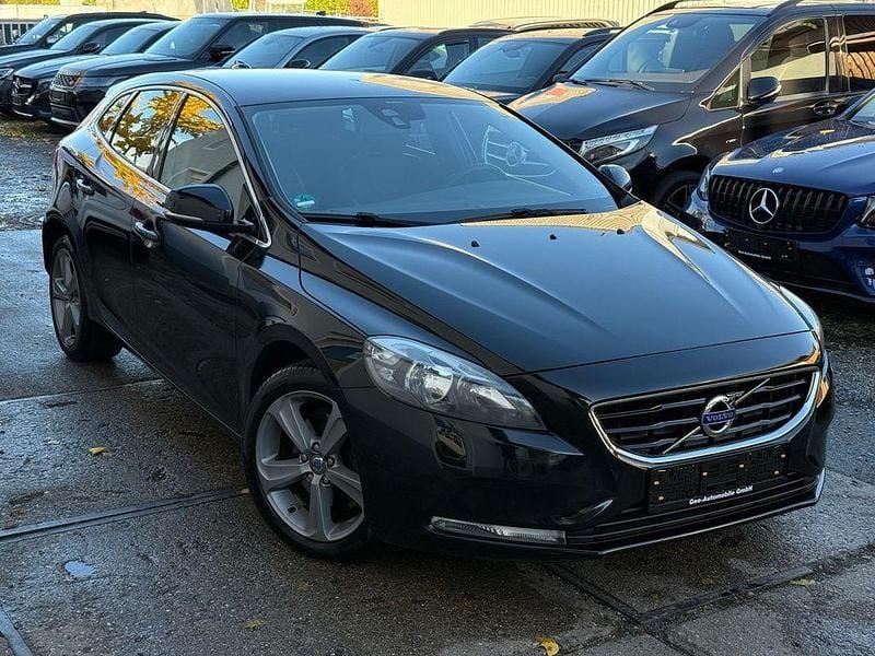Schwarz Gebraucht 2012 Volvo V40 Momentum Limousine | 7.500 € (Guter Preis) - Bild 1/4