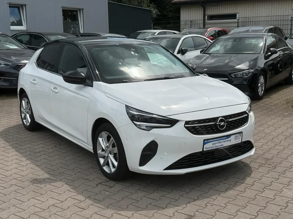 Gebraucht Opel Corsa Elegance 101 PS (74 kW) 2023 Jade weiss/arktis weiss Kleinwagen