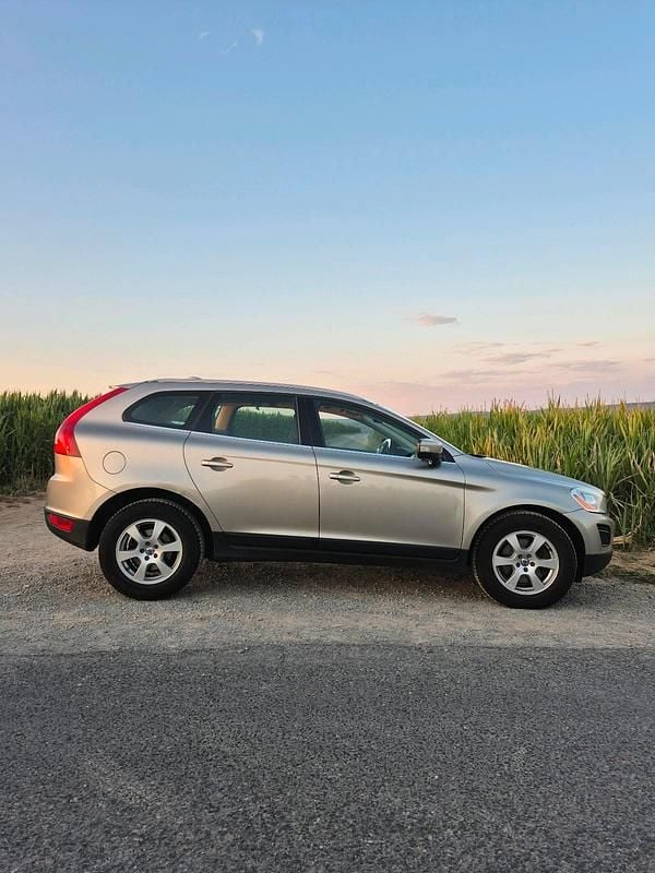 Andere farben Gebraucht 2012 Volvo XC60 Summum SUV | 11.100 € - Bild 1/4