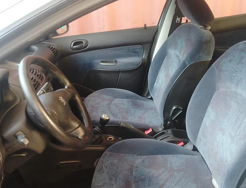 Gebraucht 2001 Peugeot 206 Kleinwagen | 1.500 € (Etwas zu teuer) - Bild 1/4