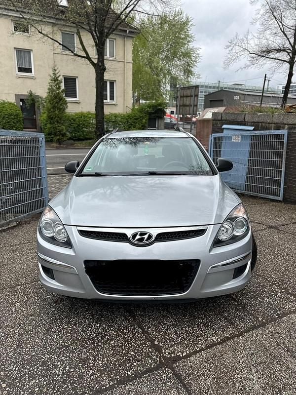 Gebraucht Hyundai i30 118 PS (86 kW) 2009 Silber Kombi
