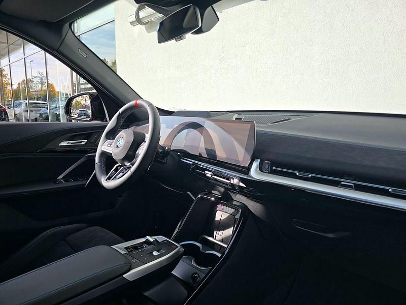 Neu BMW X1 Performance 300 PS (220 kW) 2025 Saphirschwarz metallic SUV