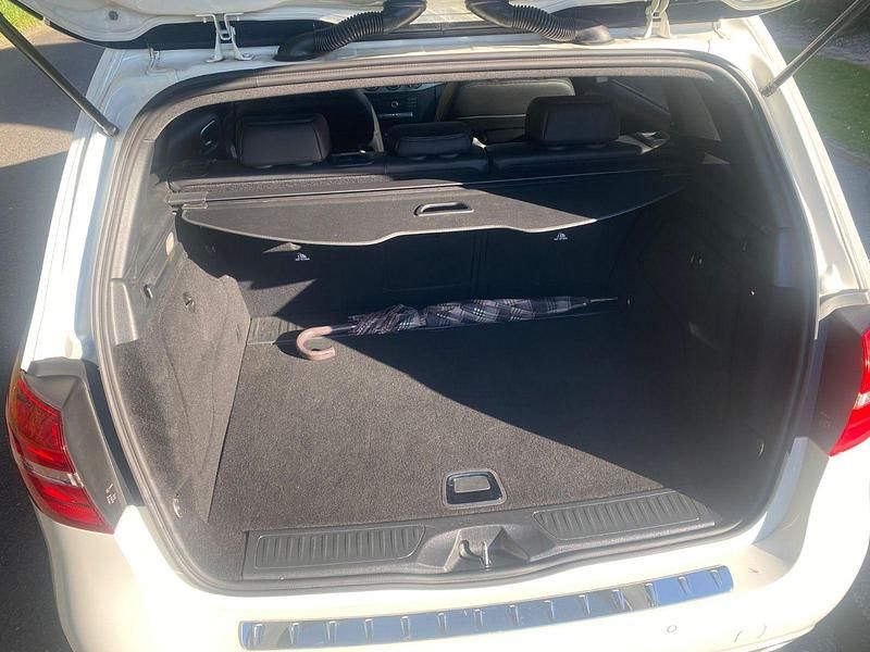 Gebraucht Mercedes B180 109 PS (80 kW) 2018 Weiß Van / Kleinbus