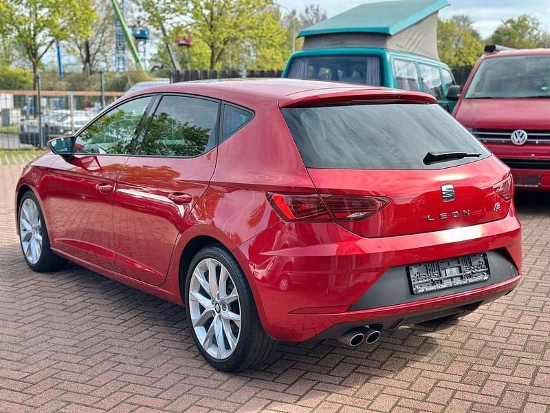 Gebraucht Seat Leon FR 150 PS (110 kW) 2017 Rot Van / Kleinbus