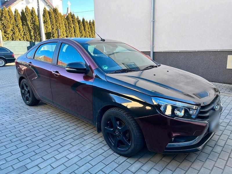 Gebraucht Lada Vesta 106 PS (77 kW) 2018 Limousine