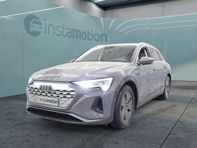 Grau Gebraucht 2024 Audi Q8 e-tron Advanced Plus SUV | 66.090 € (Teuer) - Bild 1/2